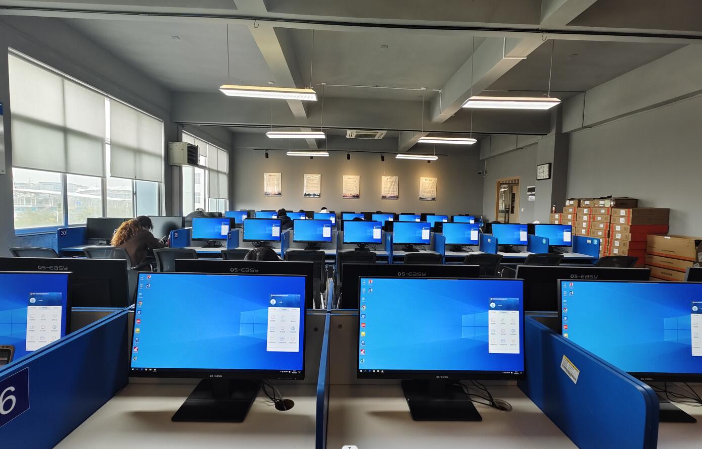 学校图书馆电子阅览室升级改造顺利完成