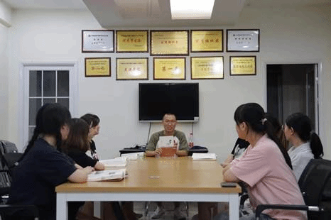 传媒学院2021级新闻学部分同学参与会议